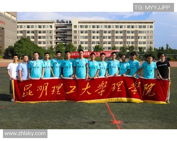 重庆足球队在冠军赛中的团队协作表现分析与启示