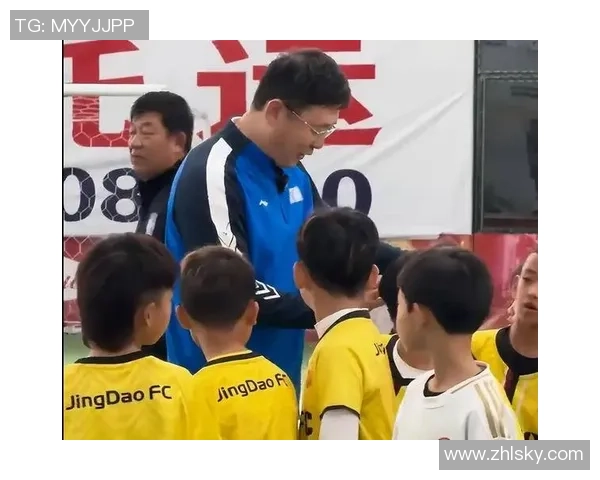 足球明星李阳的儿子崭露头角成为新一代足球希望之星 足球明星李阳的儿子崭露头角成为新一代足球希望之星