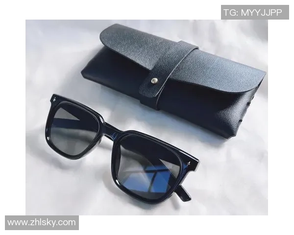 足球明星眼镜盒的时尚魅力与实用性完美结合,展现个性与品位的必备单品 足球明星眼镜盒的时尚魅力与实用性完美结合,展现个性与品位的必备单品